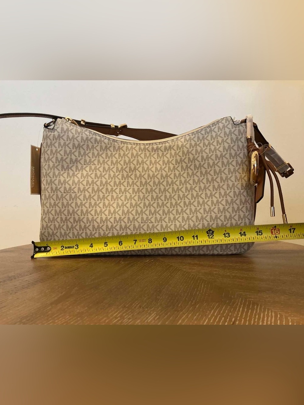 Michael Kors medium Nolita shoulder bag - Picture 6 of 10